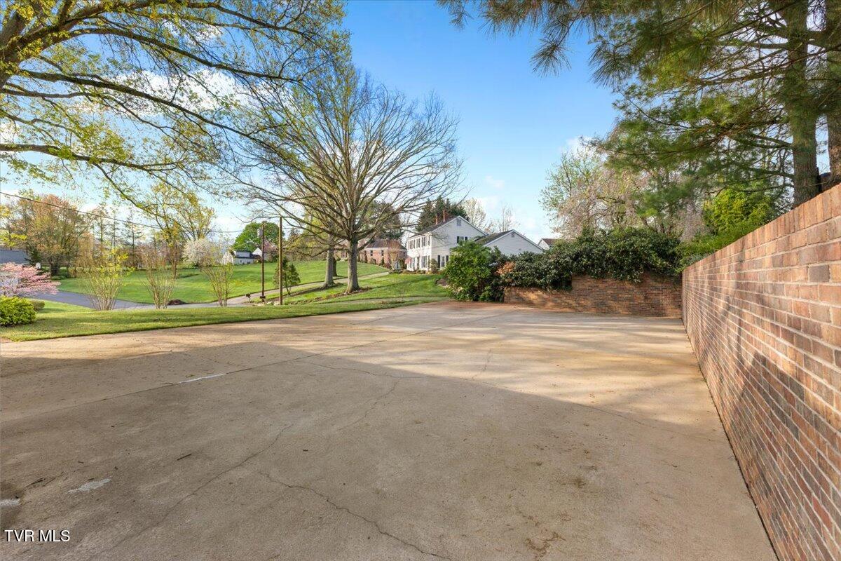 909 Millercrest Drive, Johnson City, Tennessee image 4