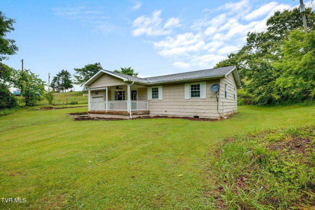 Photo of 194 Circle Drive, Castlewood, VA 24224 (MLS # 9995965)
