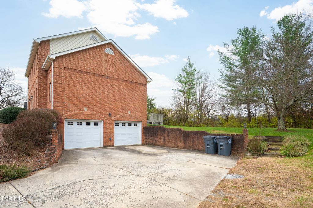 Photo of 285 Chesterfield Drive, Kingsport, TN 37663 (MLS # 9989852)