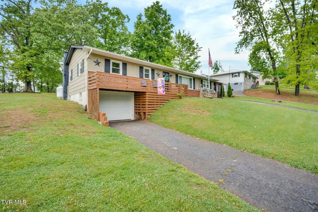 Photo of 408 Rainbow Circle, Kingsport, TN 37660 (MLS # 9994670)