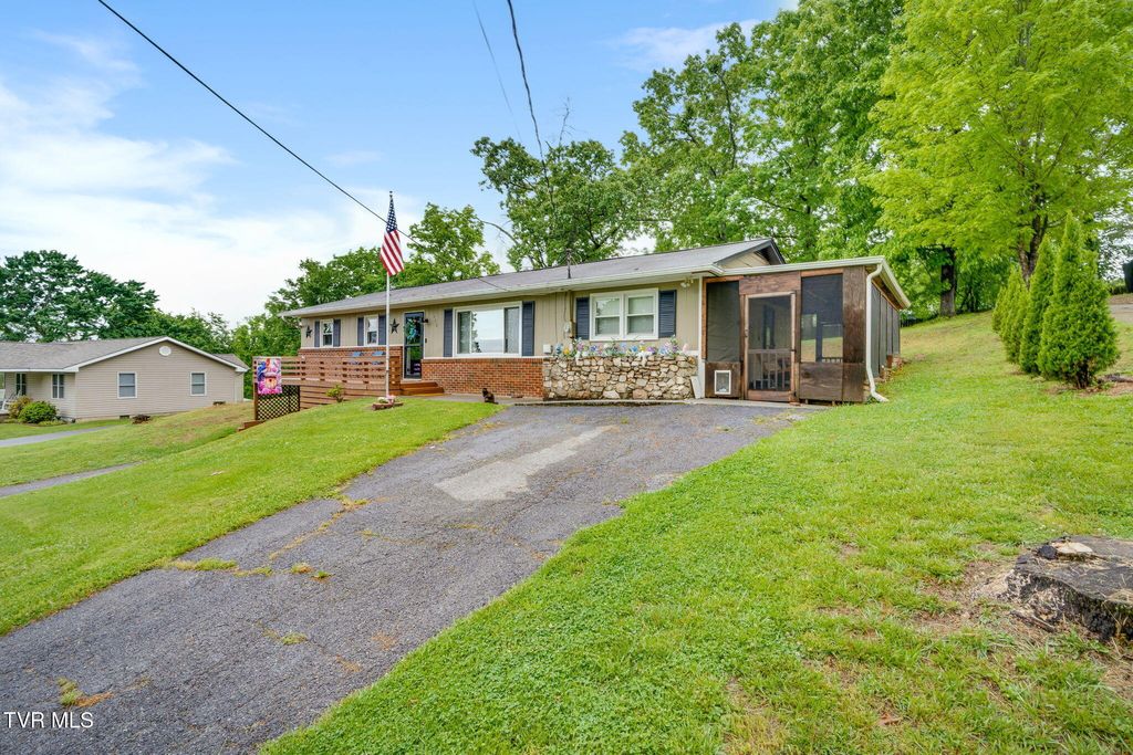 Photo of 408 Rainbow Circle, Kingsport, TN 37660 (MLS # 9994670)