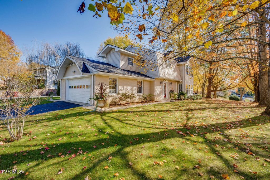 Photo of 3315 Martindale Drive, Johnson City, TN 37601 (MLS # 9992517)