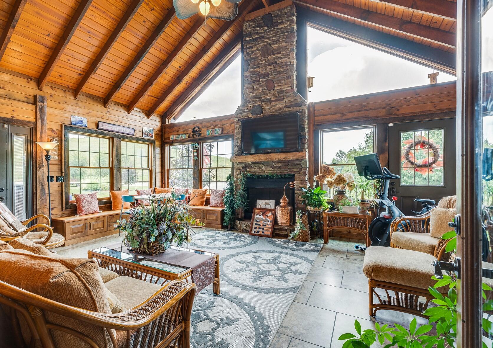 763 Red Bud Lane, Honaker, Virginia image 4