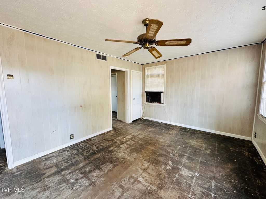 Photo of 365 Sewanee Avenue, Kingsport, TN 37660 (MLS # 9988082)