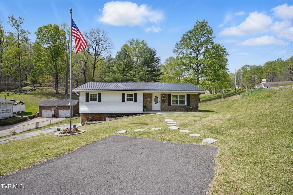 Photo of 536 Chadwell Road, Kingsport, TN 37660 (MLS # 9988518)