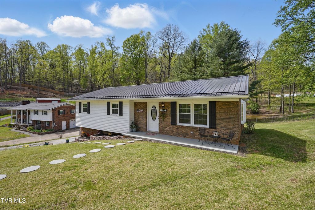 Photo of 536 Chadwell Road, Kingsport, TN 37660 (MLS # 9988518)