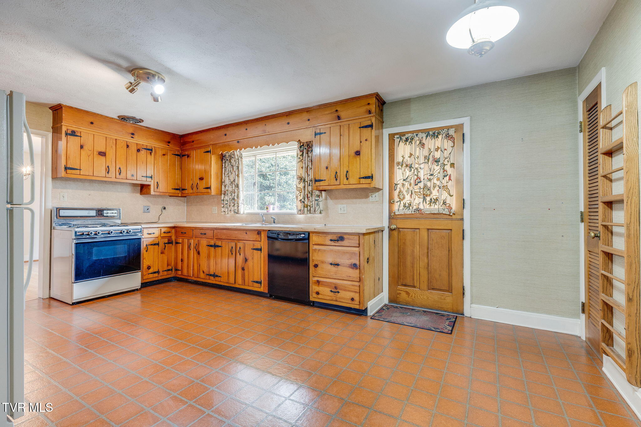 105 Knollwood Road, Bristol, Tennessee image 18