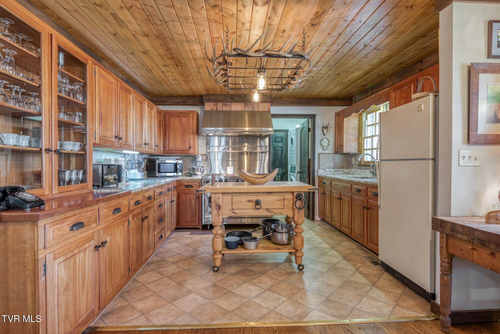 752 Heaton Creek Rd. Rd, Roan Mountain, Tennessee image 5