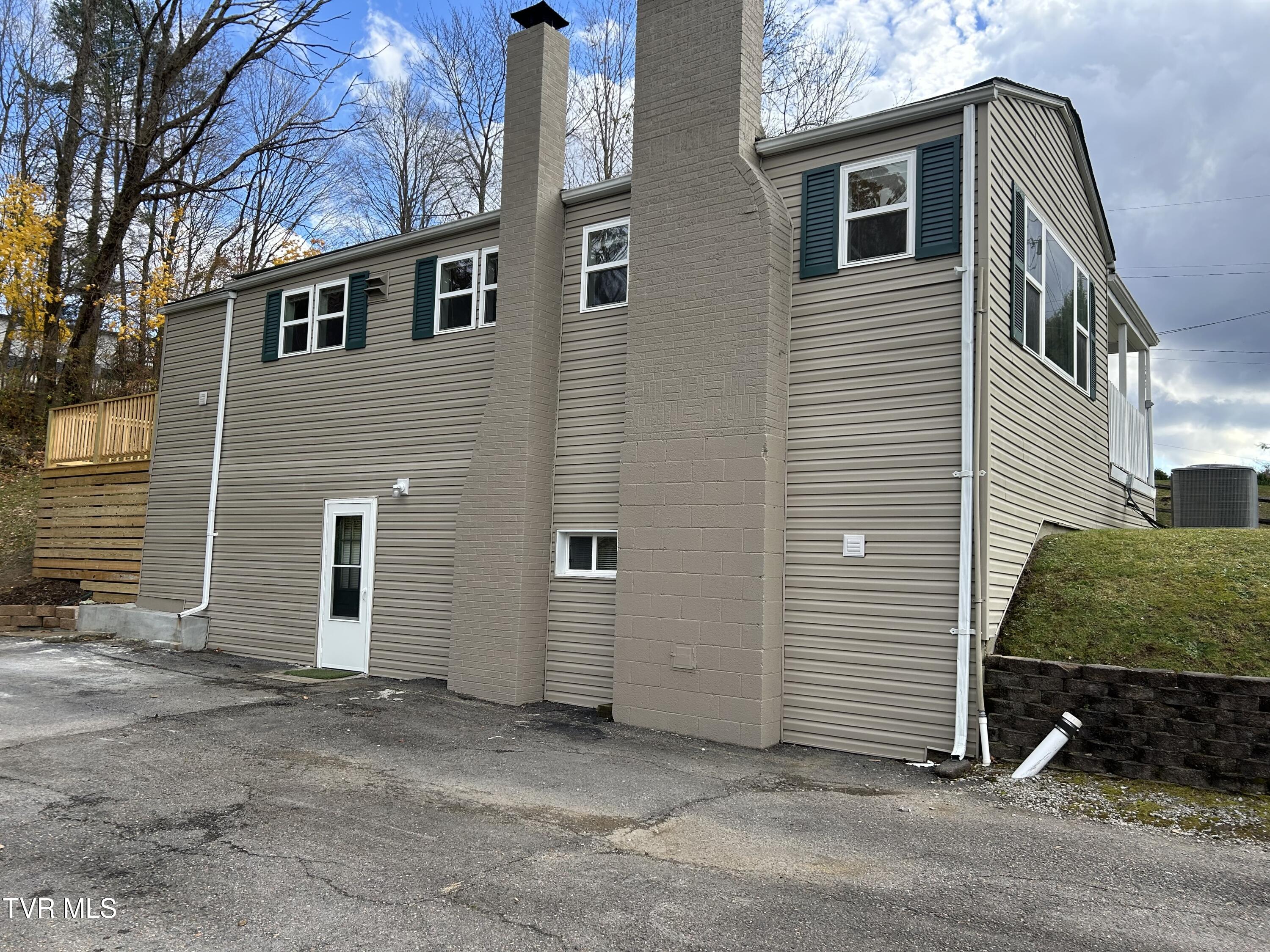 202 Northeast Railroad Avenue