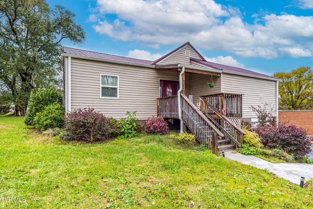 Photo of 4242 Sullivan Gardens Drive, Kingsport, TN 37660 (MLS # 9987749)