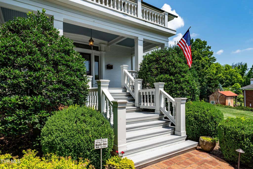 Photo of 300 Main Street, Jonesborough, TN 37659 (MLS # 9983620)