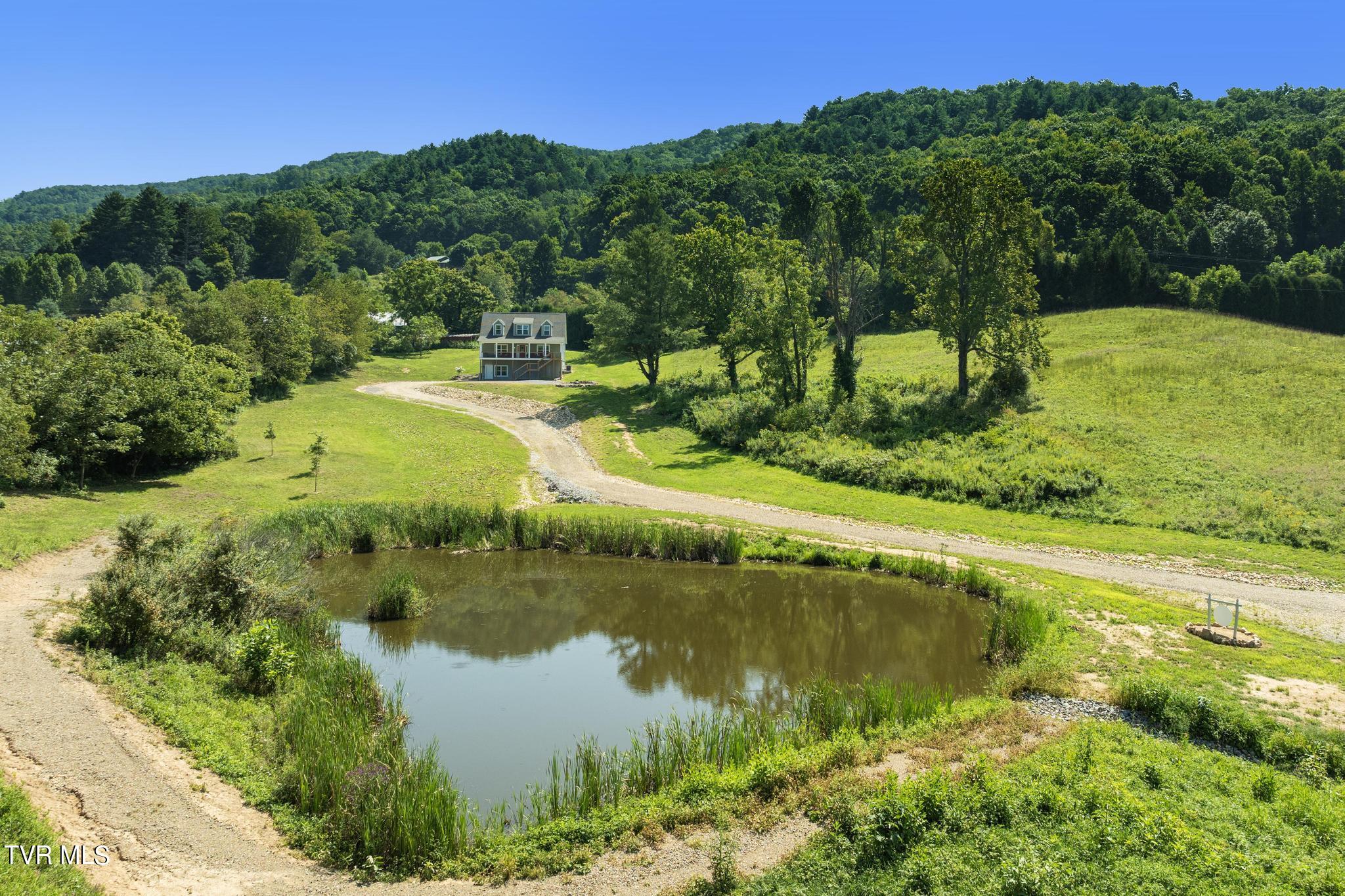 306 Silver Oak Trail, Butler, Tennessee image 2