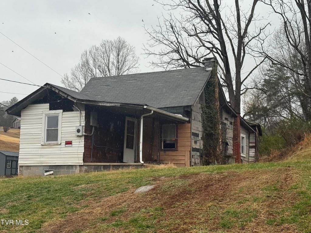 Photo of 114 Pearl Bowers Road, Elizabethton, TN 37643 (MLS # 9990076)
