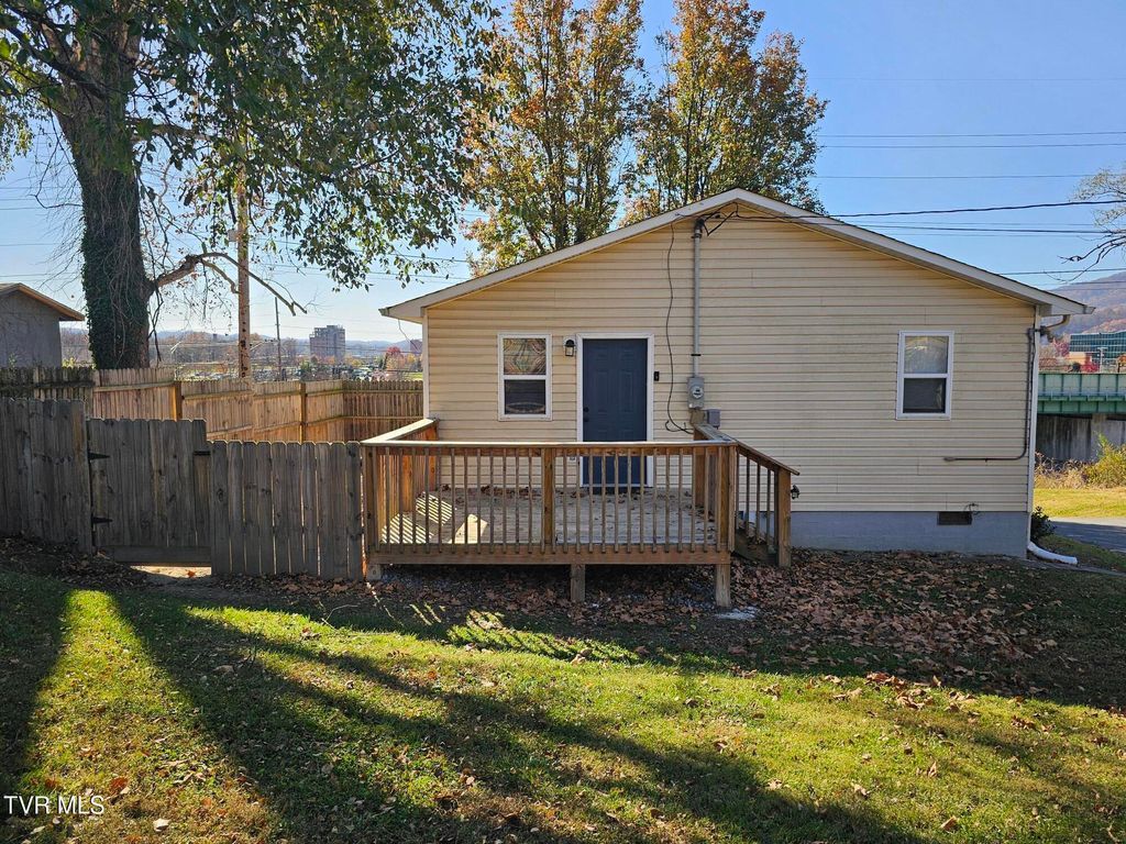 Photo of 1228 Sullivan Court, Kingsport, TN 37664 (MLS # 9989771)