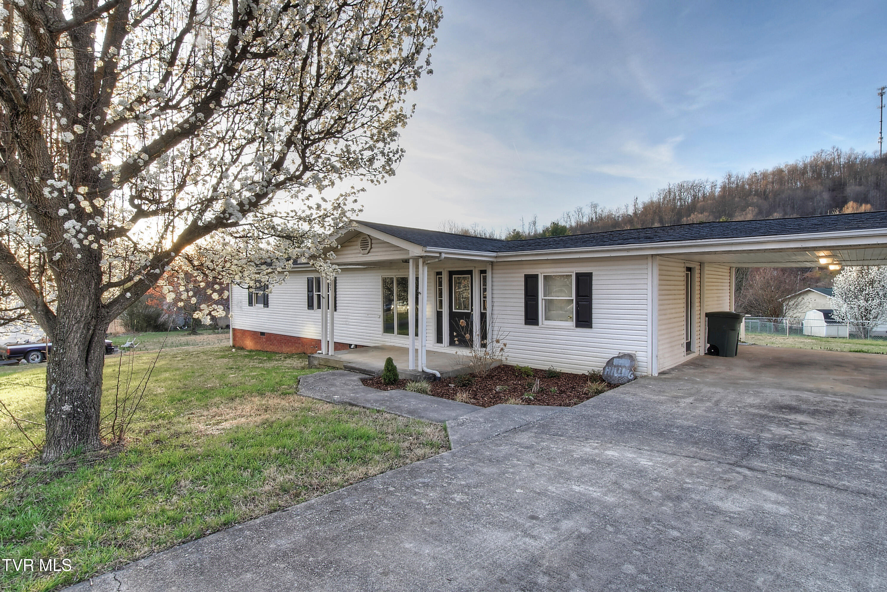 107 Hartsell Drive, Elizabethton, Tennessee image 3