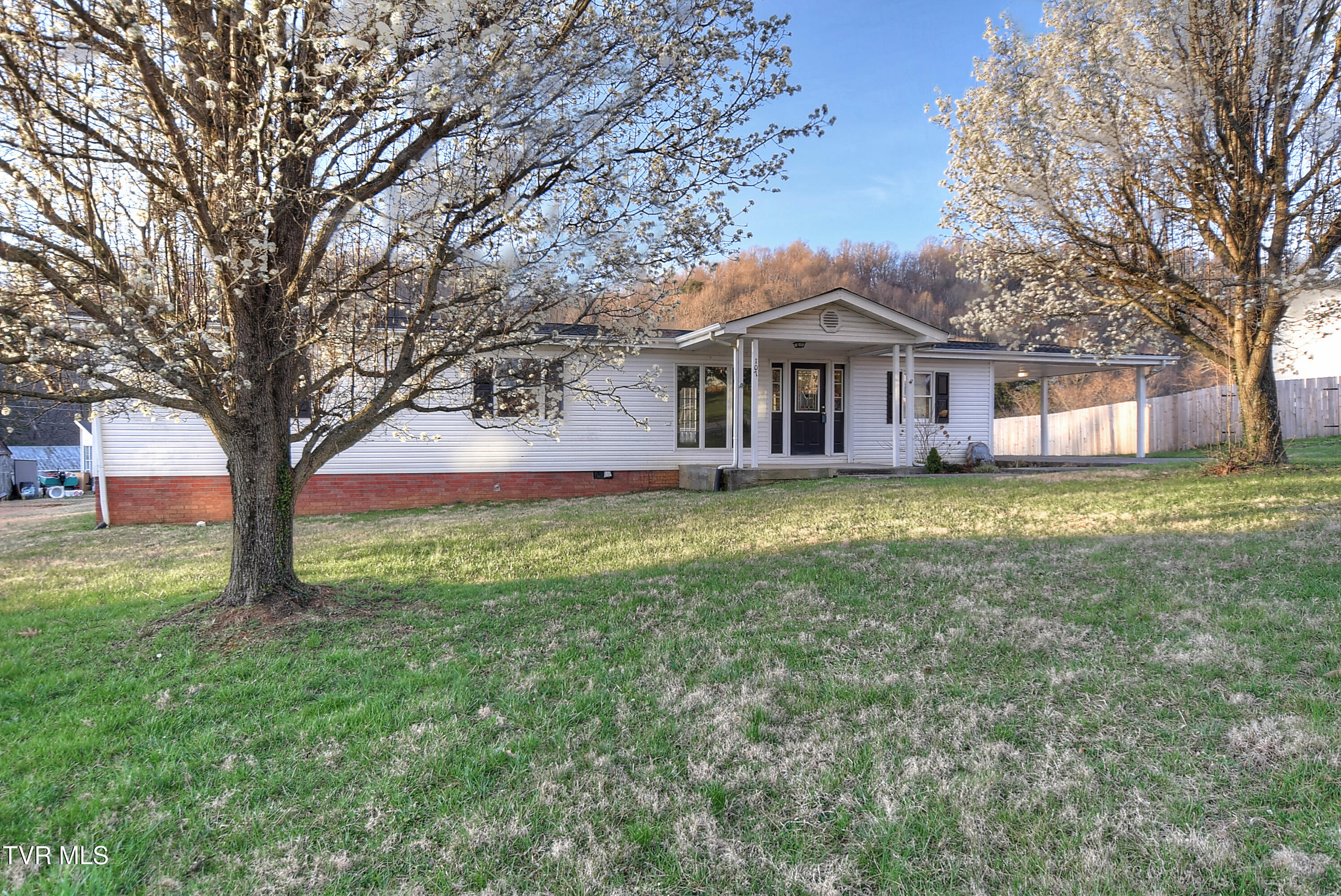 107 Hartsell Drive, Elizabethton, Tennessee image 2