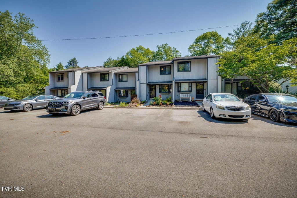 Photo of 2420 Volunteer Parkway #Apt 15, Bristol, TN 37620 (MLS # 9997479)