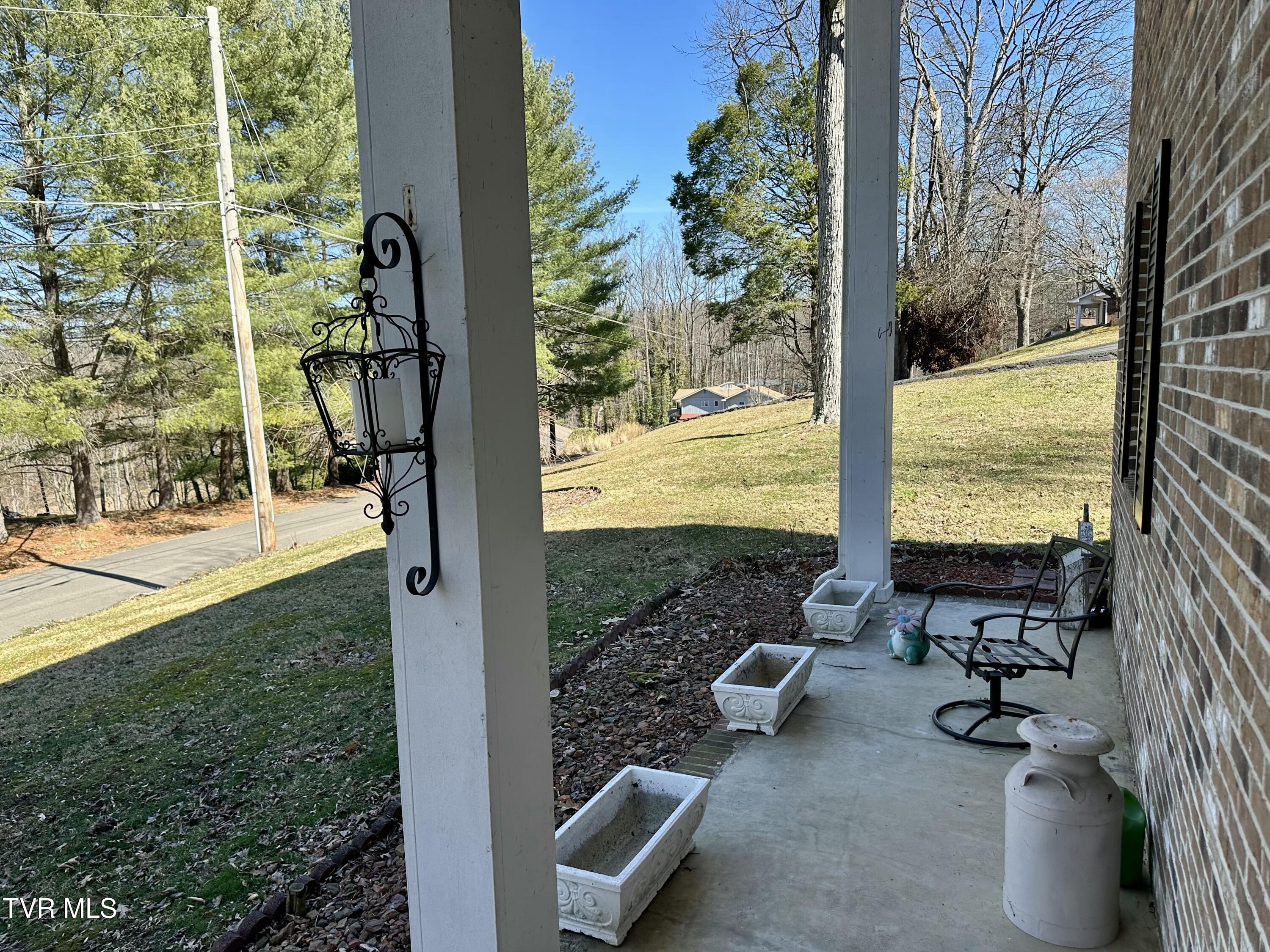 21543 Plantation Road, Bristol, Virginia image 4