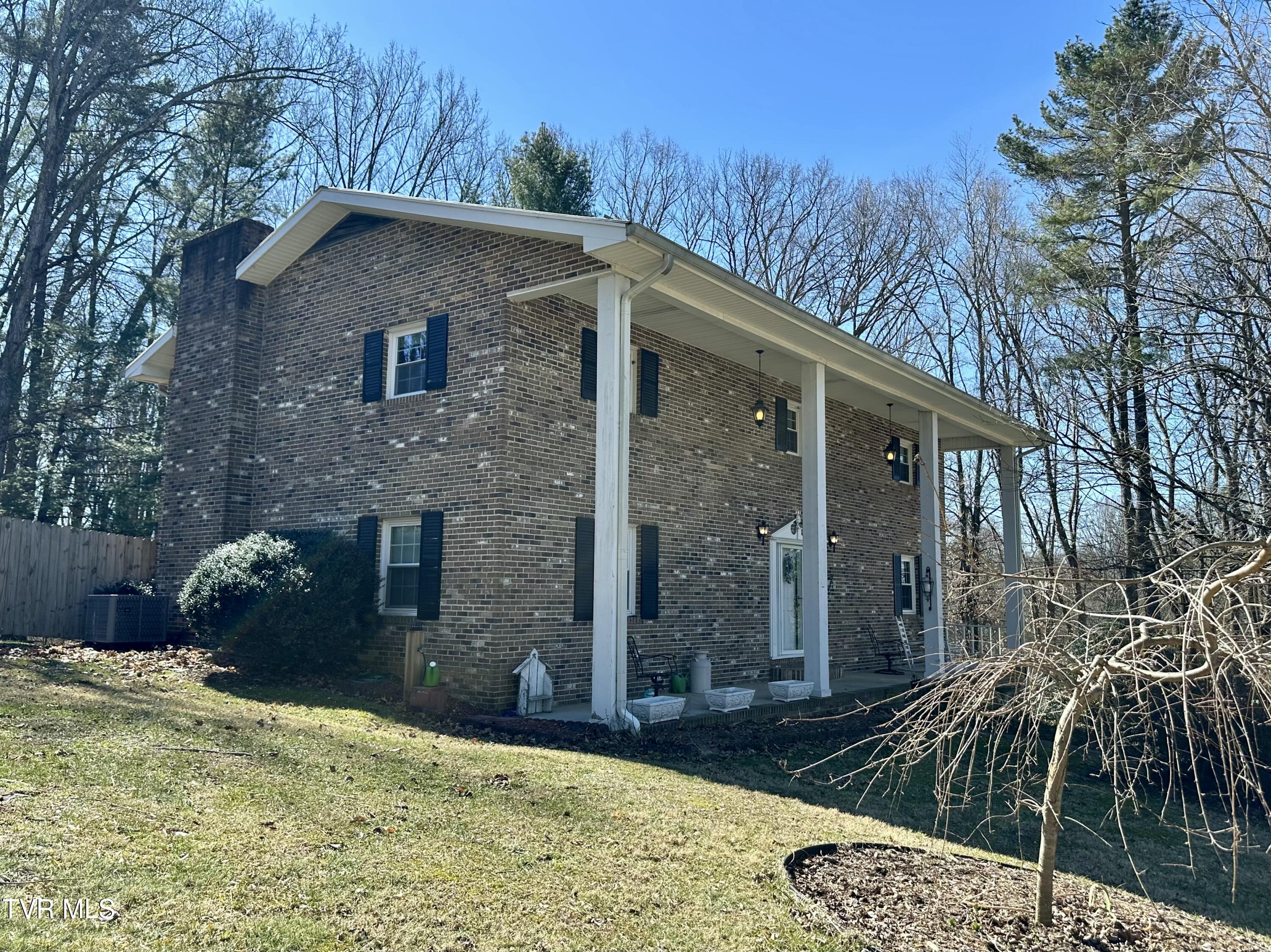 21543 Plantation Road, Bristol, Virginia image 1