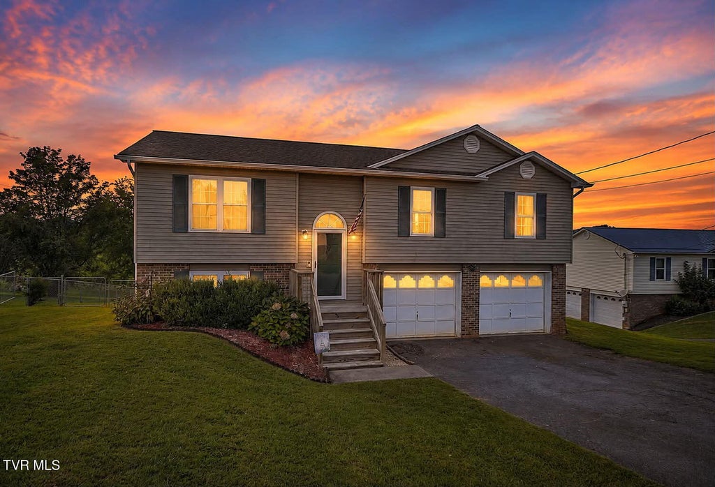 Photo of 107 Kinchloe Court, Jonesborough, TN 37659 (MLS # 10000231)