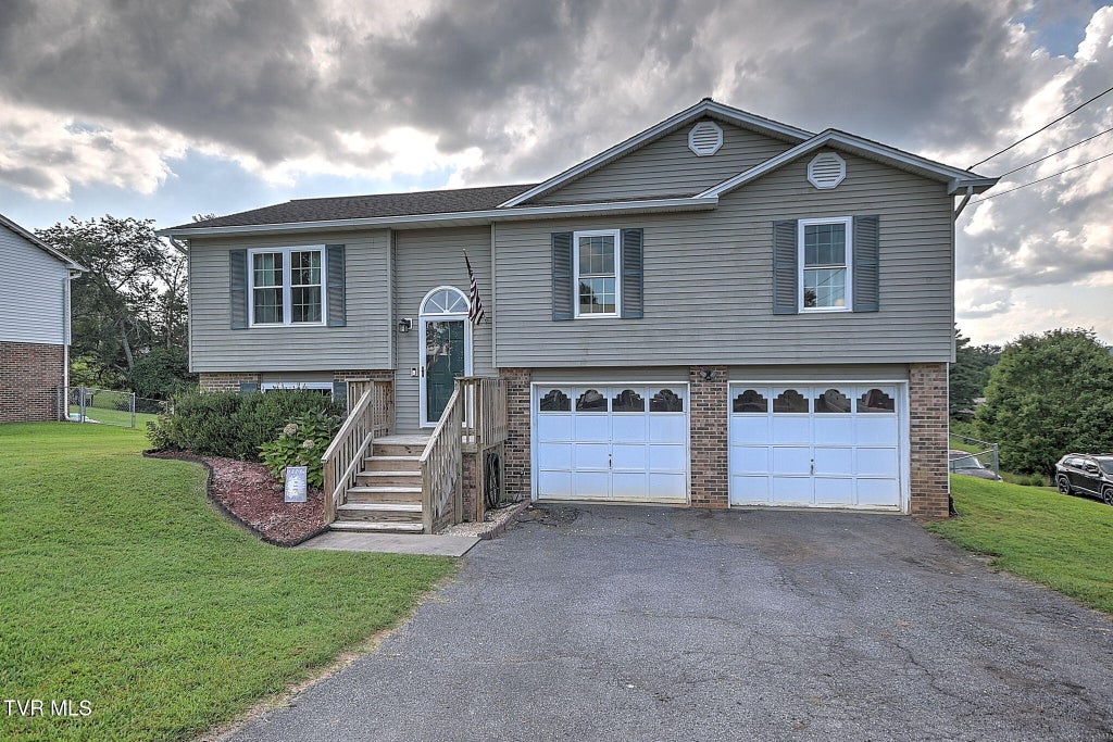 Photo of 107 Kinchloe Court, Jonesborough, TN 37659 (MLS # 10000231)