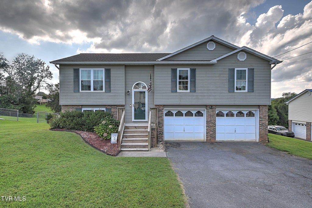 Photo of 107 Kinchloe Court, Jonesborough, TN 37659 (MLS # 10000231)