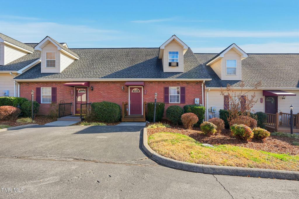 Photo of 504 Hallbrook Drive Dr #27, Gray, TN 37615 (MLS # 9988983)