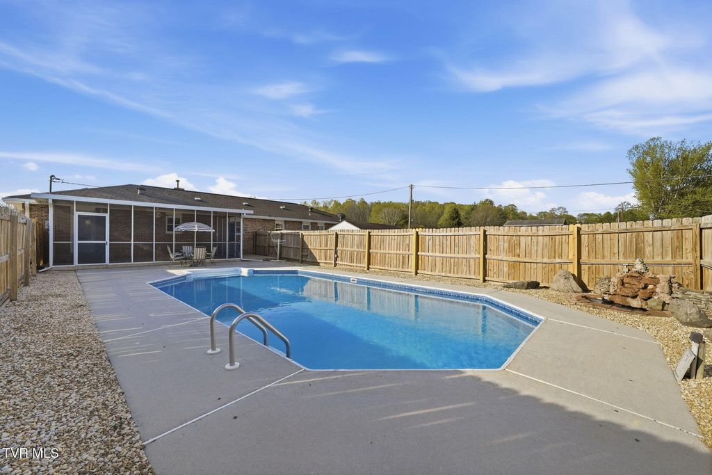 Photo of 515 Poplar Street, Mount Carmel, TN 37645 (MLS # 9993627)