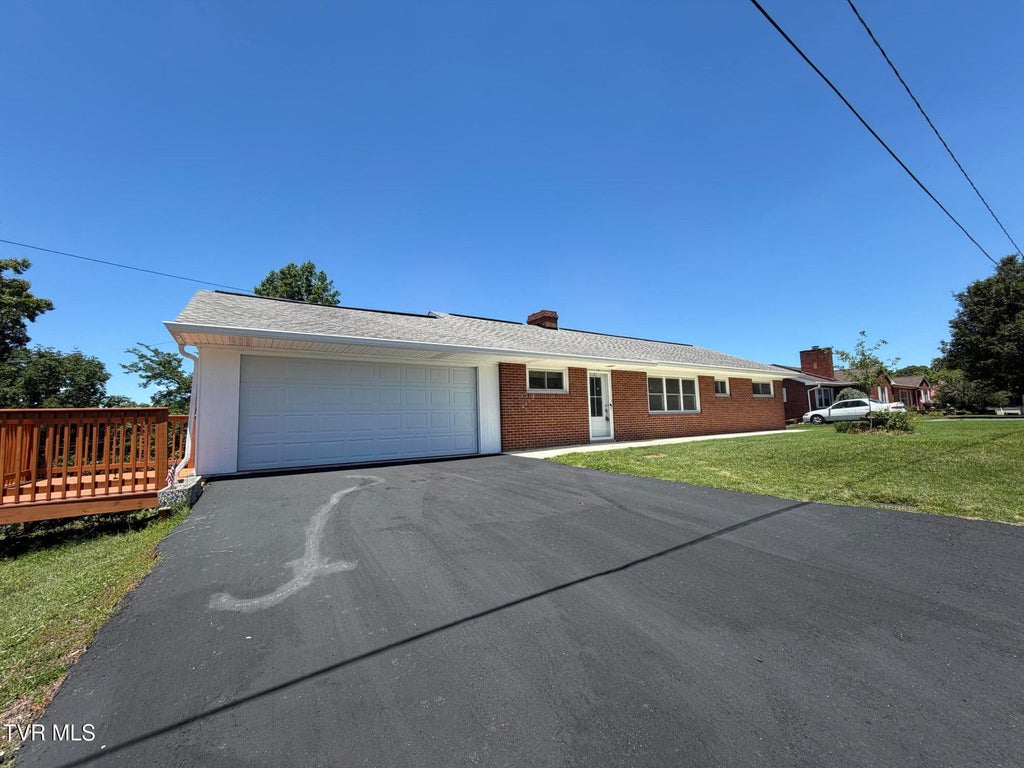 Photo of 507 Sevier Heights, Greeneville, TN 37745 (MLS # 9996498)