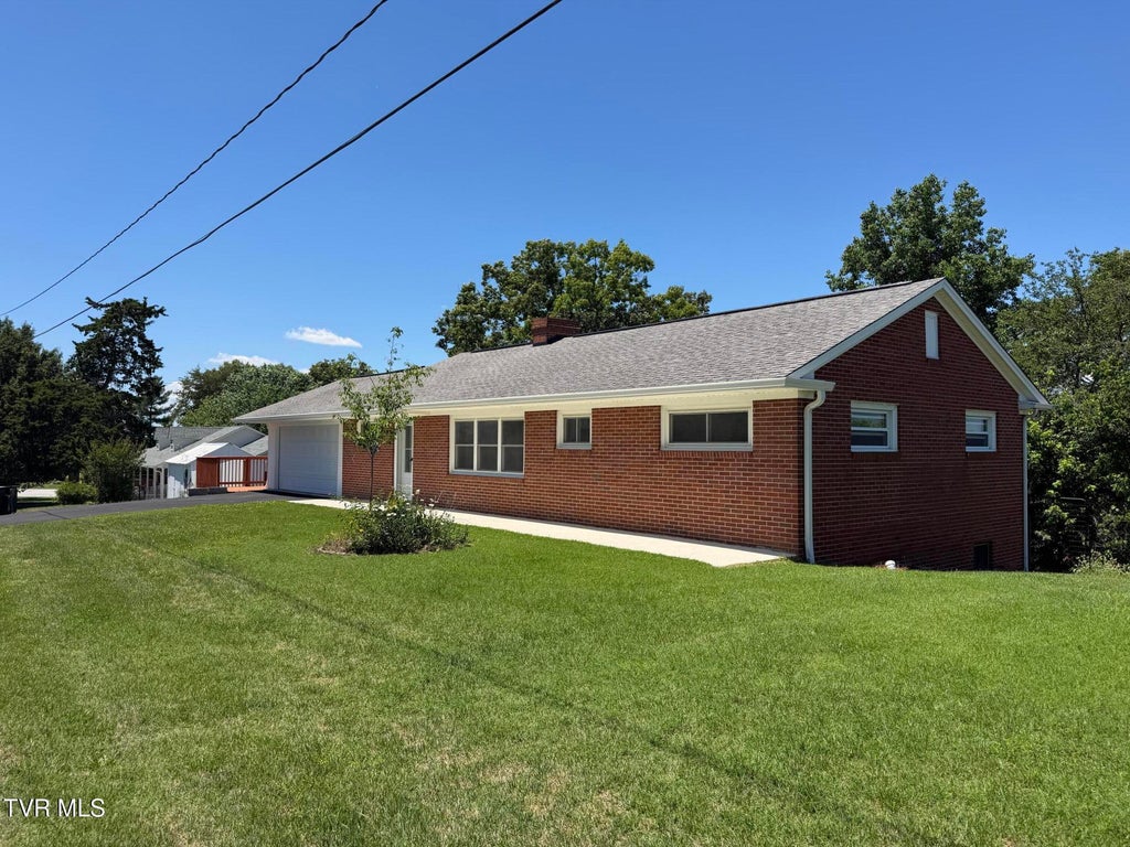 Photo of 507 Sevier Heights, Greeneville, TN 37745 (MLS # 9996498)