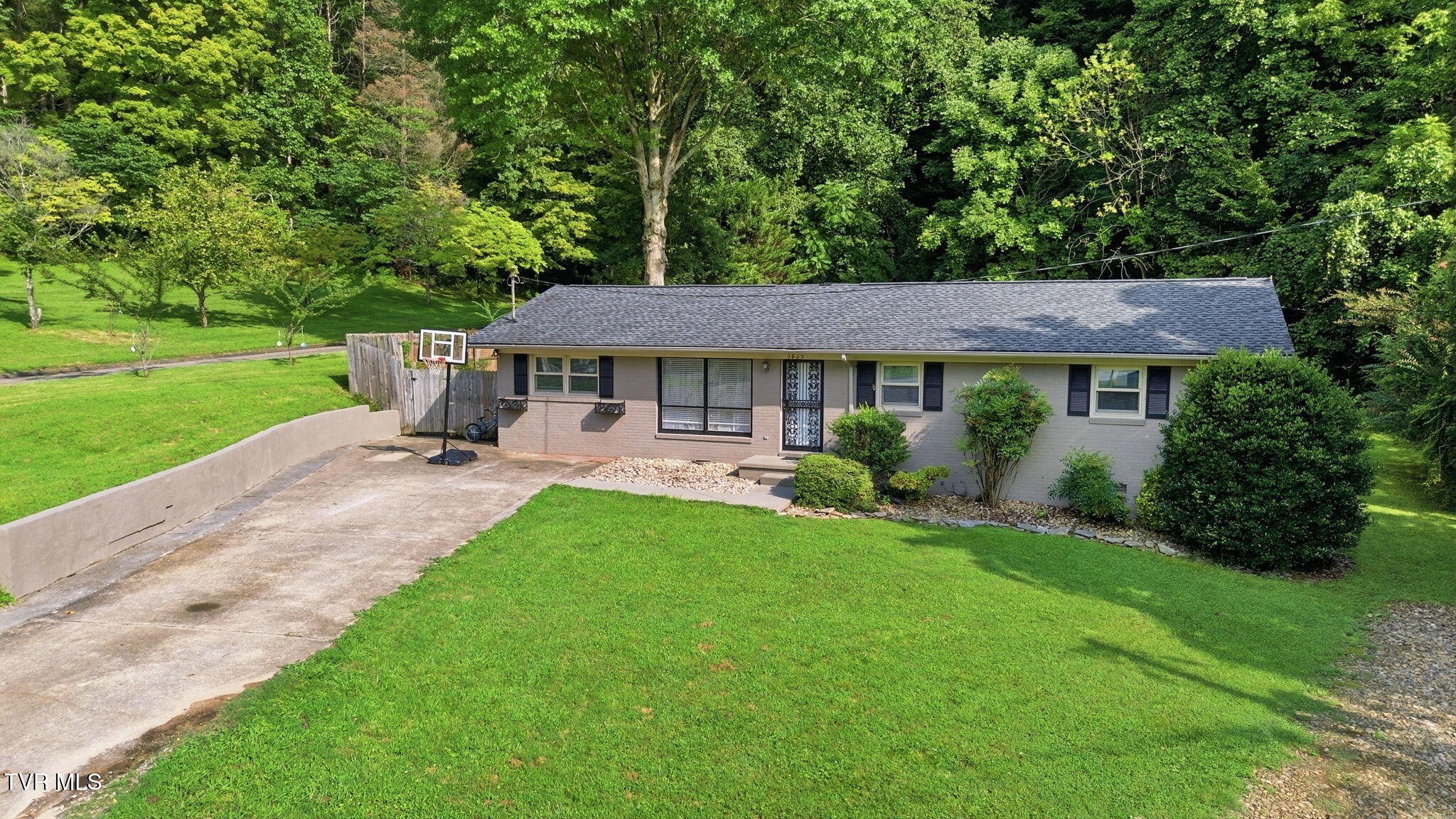 3825 Hemlock Park Lane