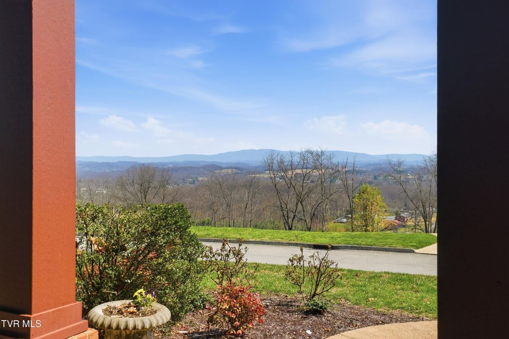 Photo of 1184 Cliffview Circle, Johnson City, TN 37615 (MLS # 9992856)