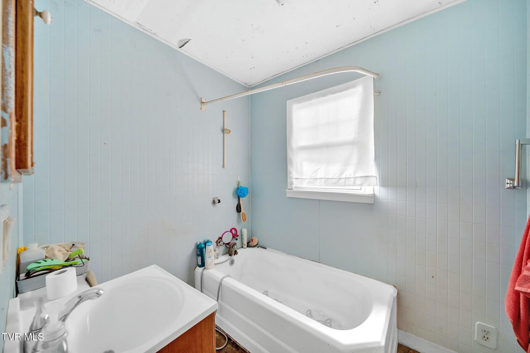 159 King Mill Pike, Bristol, Virginia image 8