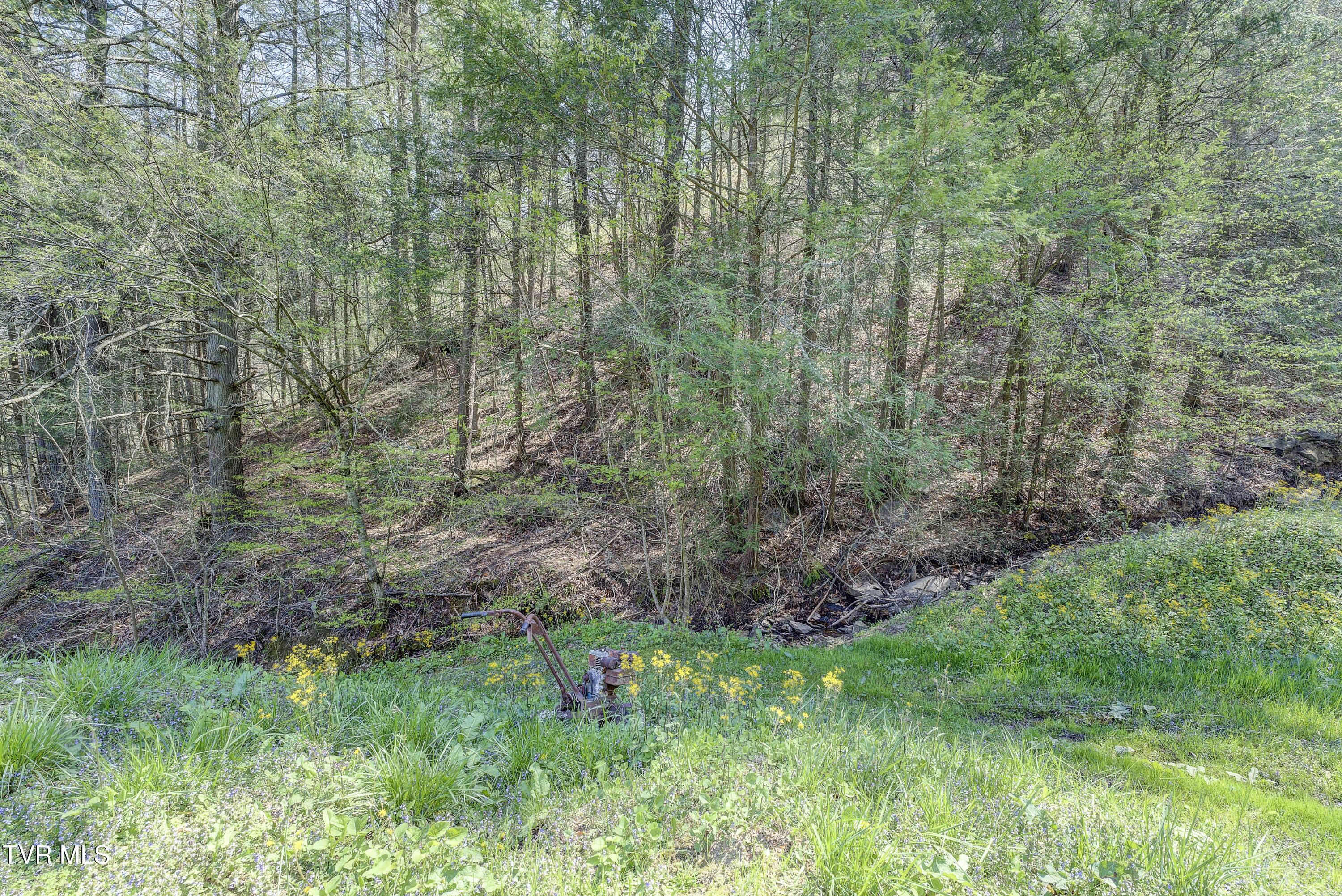 Vansant, Virginia 24656, United States, 5 Bedrooms Bedrooms, ,2 BathroomsBathrooms,Residential,Pending,119904