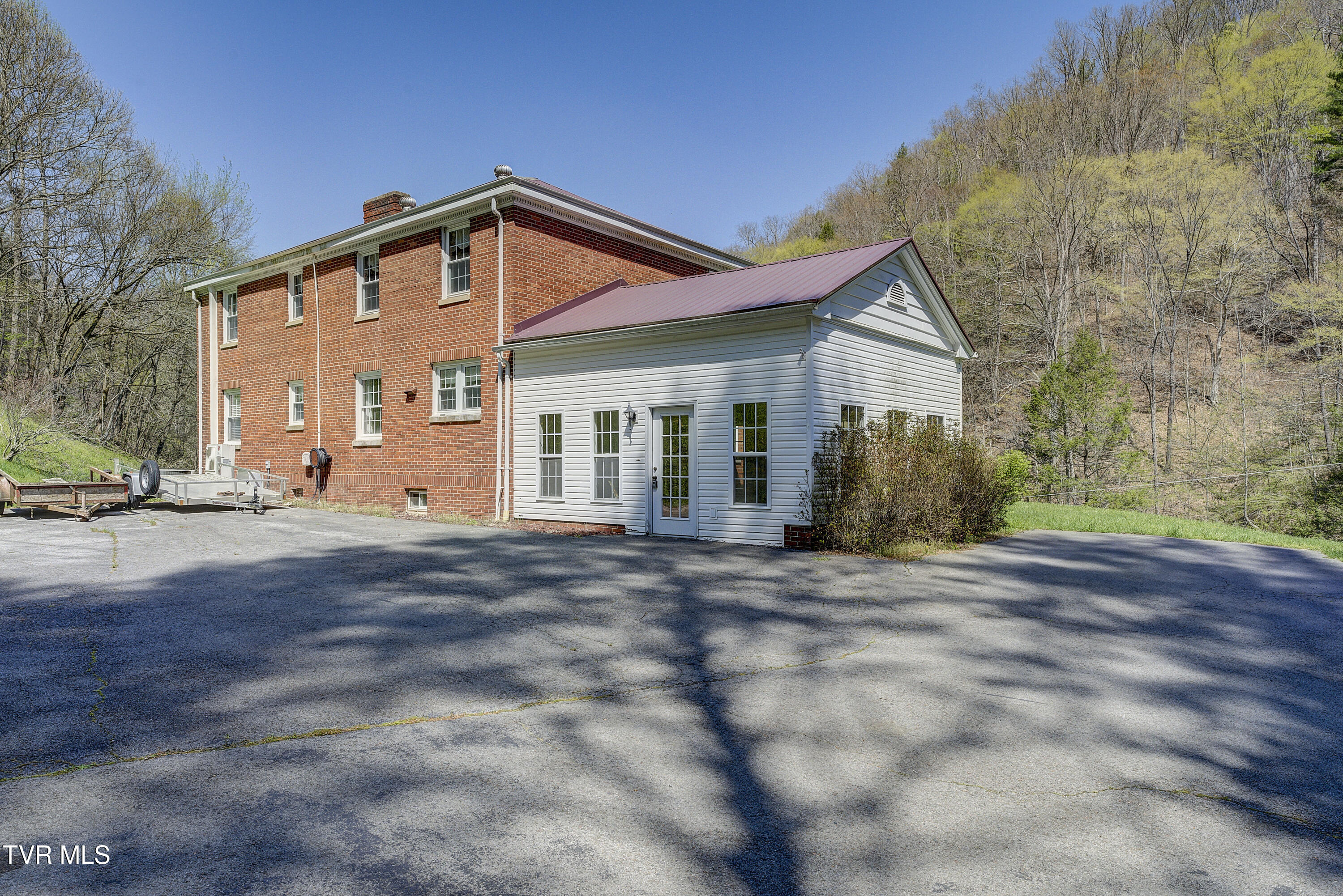 Vansant, Virginia 24656, United States, 5 Bedrooms Bedrooms, ,2 BathroomsBathrooms,Residential,Pending,119904