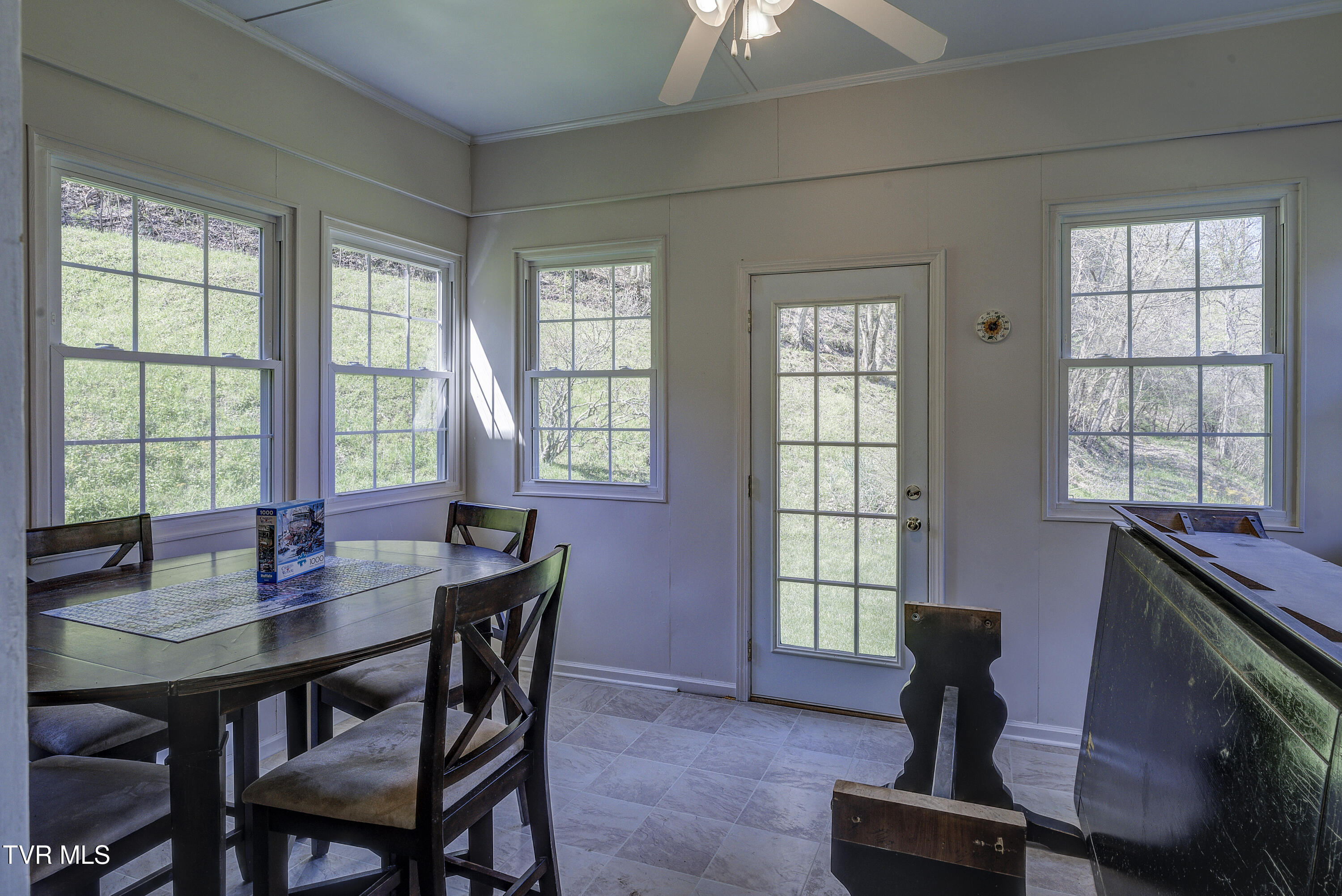 Vansant, Virginia 24656, United States, 5 Bedrooms Bedrooms, ,2 BathroomsBathrooms,Residential,Pending,119904