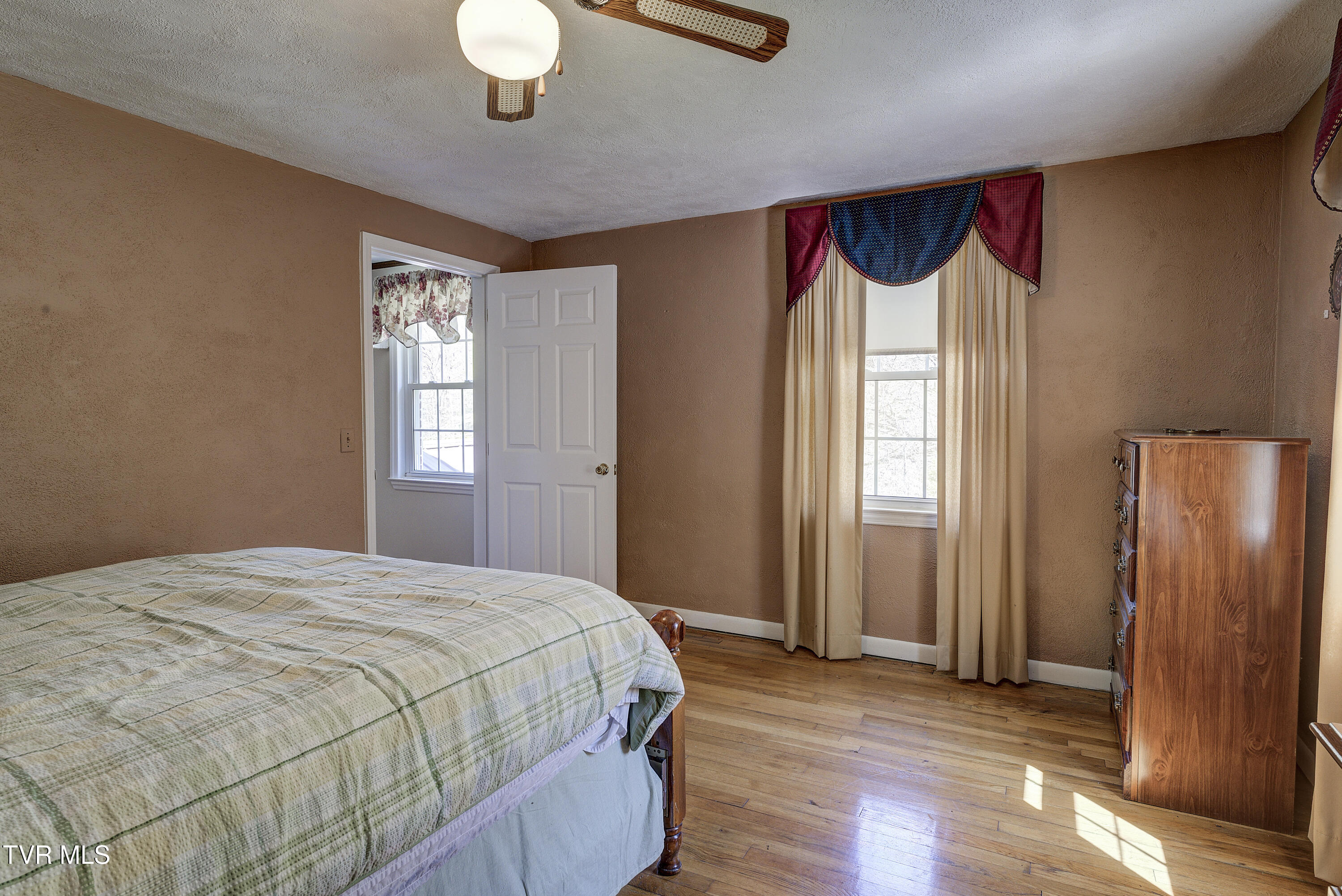 Vansant, Virginia 24656, United States, 5 Bedrooms Bedrooms, ,2 BathroomsBathrooms,Residential,Pending,119904