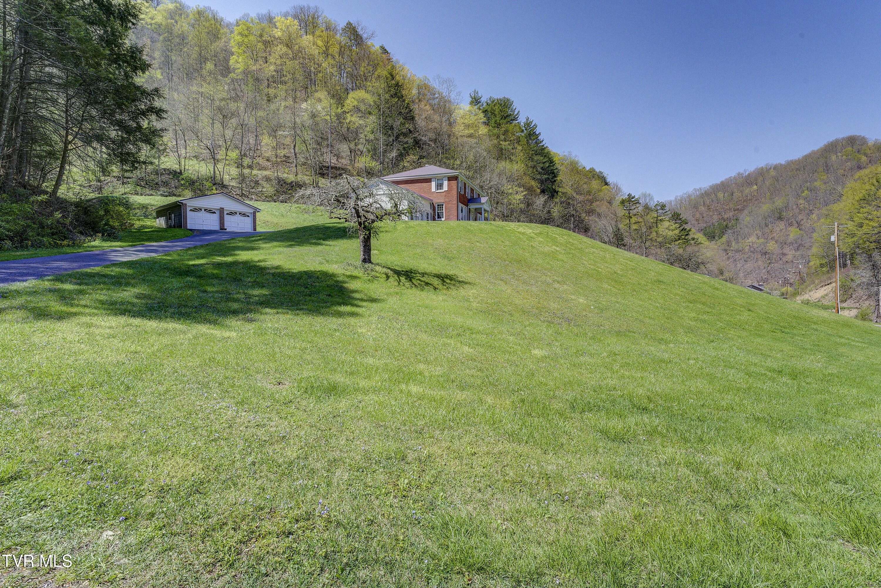 Vansant, Virginia 24656, United States, 5 Bedrooms Bedrooms, ,2 BathroomsBathrooms,Residential,Pending,119904