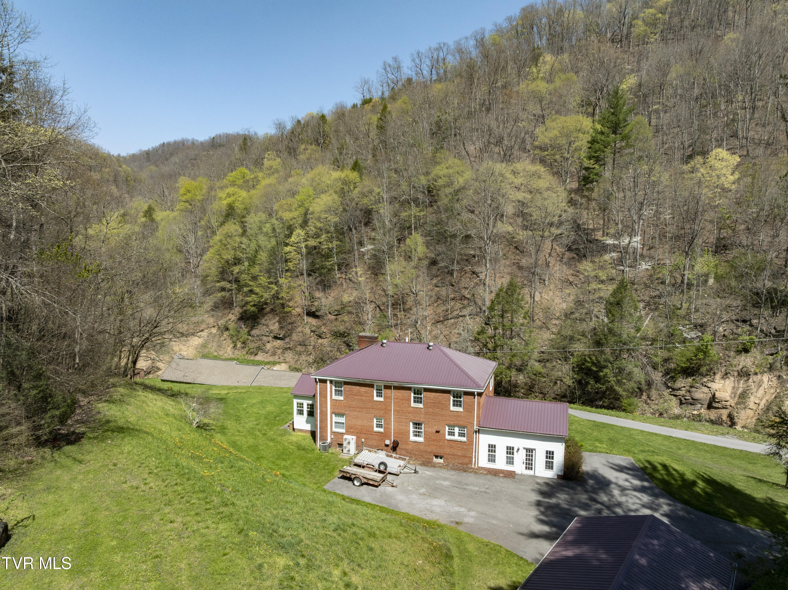 Vansant, Virginia 24656, United States, 5 Bedrooms Bedrooms, ,2 BathroomsBathrooms,Residential,Pending,119904