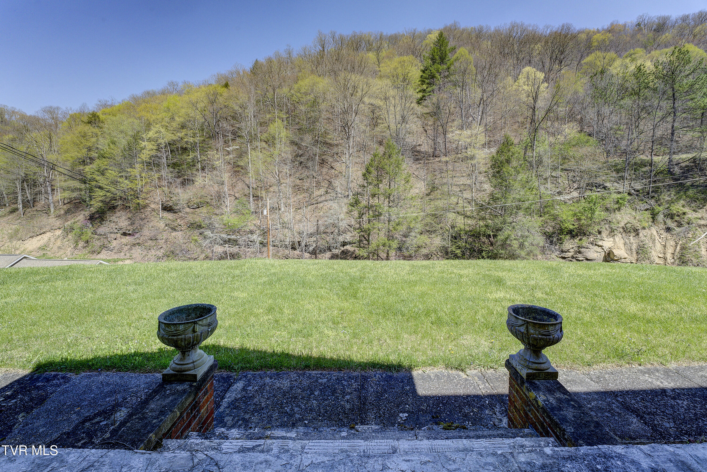 Vansant, Virginia 24656, United States, 5 Bedrooms Bedrooms, ,2 BathroomsBathrooms,Residential,Pending,119904