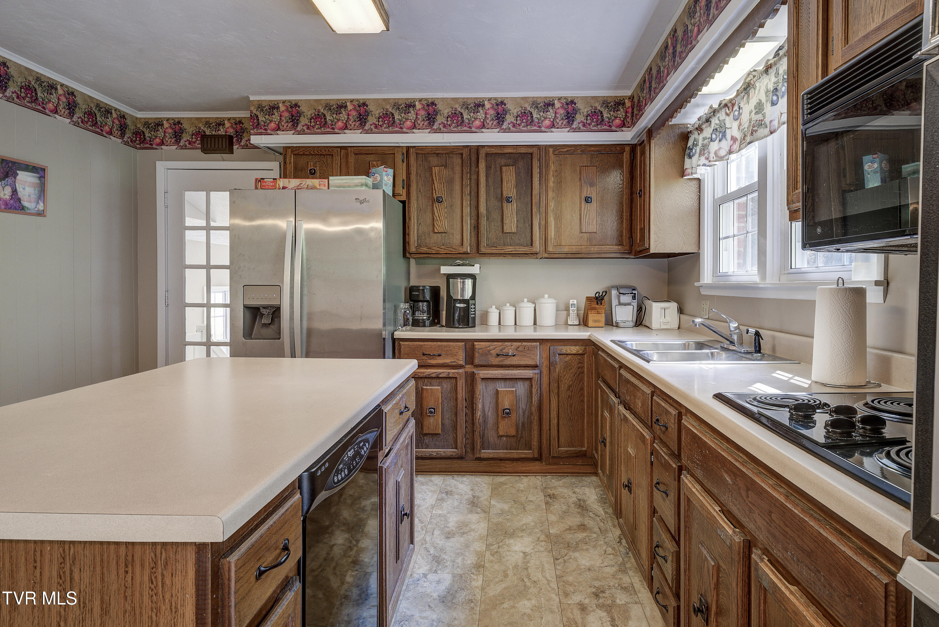 Vansant, Virginia 24656, United States, 5 Bedrooms Bedrooms, ,2 BathroomsBathrooms,Residential,Pending,119904