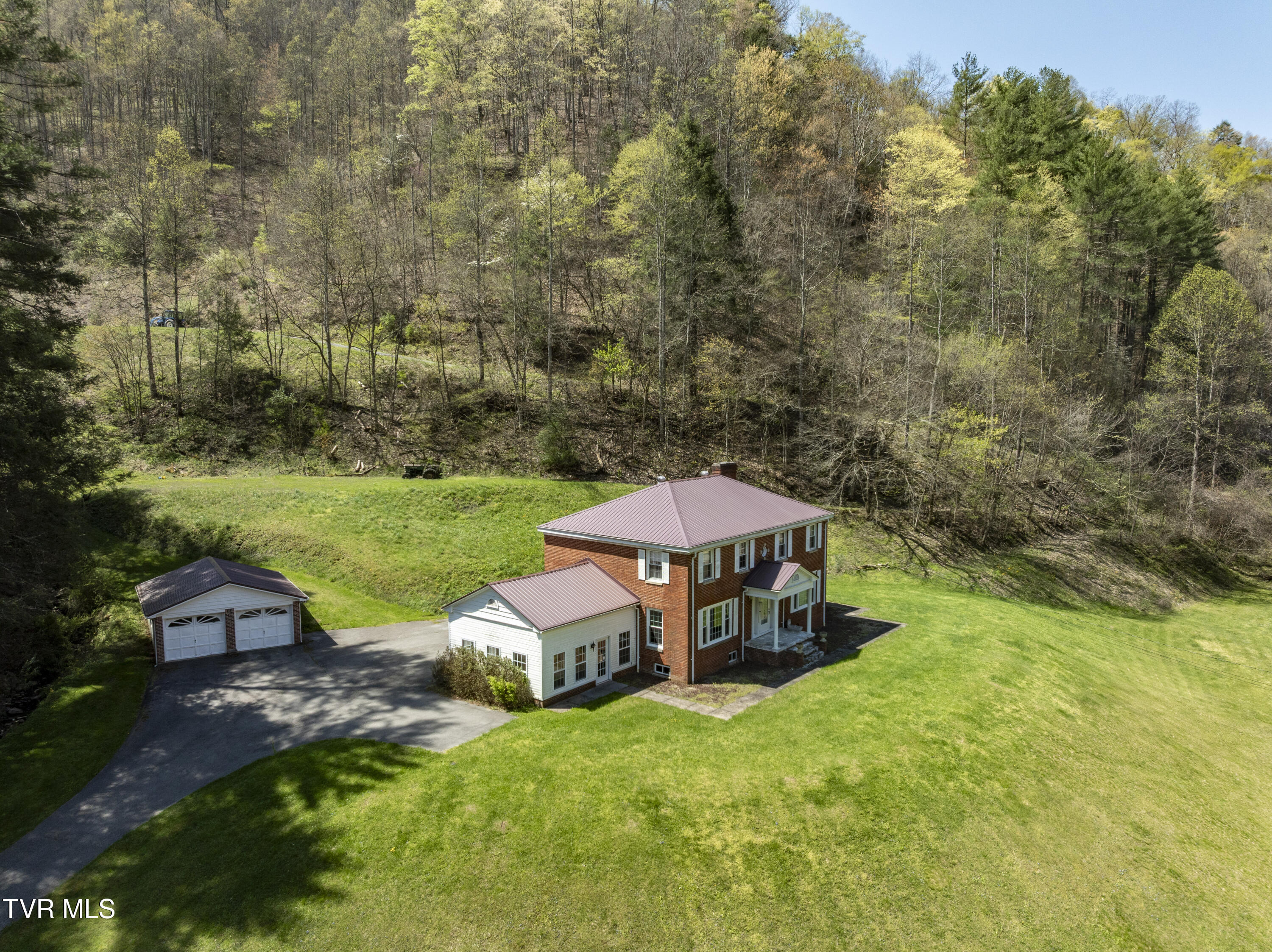 Vansant, Virginia 24656, United States, 5 Bedrooms Bedrooms, ,2 BathroomsBathrooms,Residential,Pending,119904