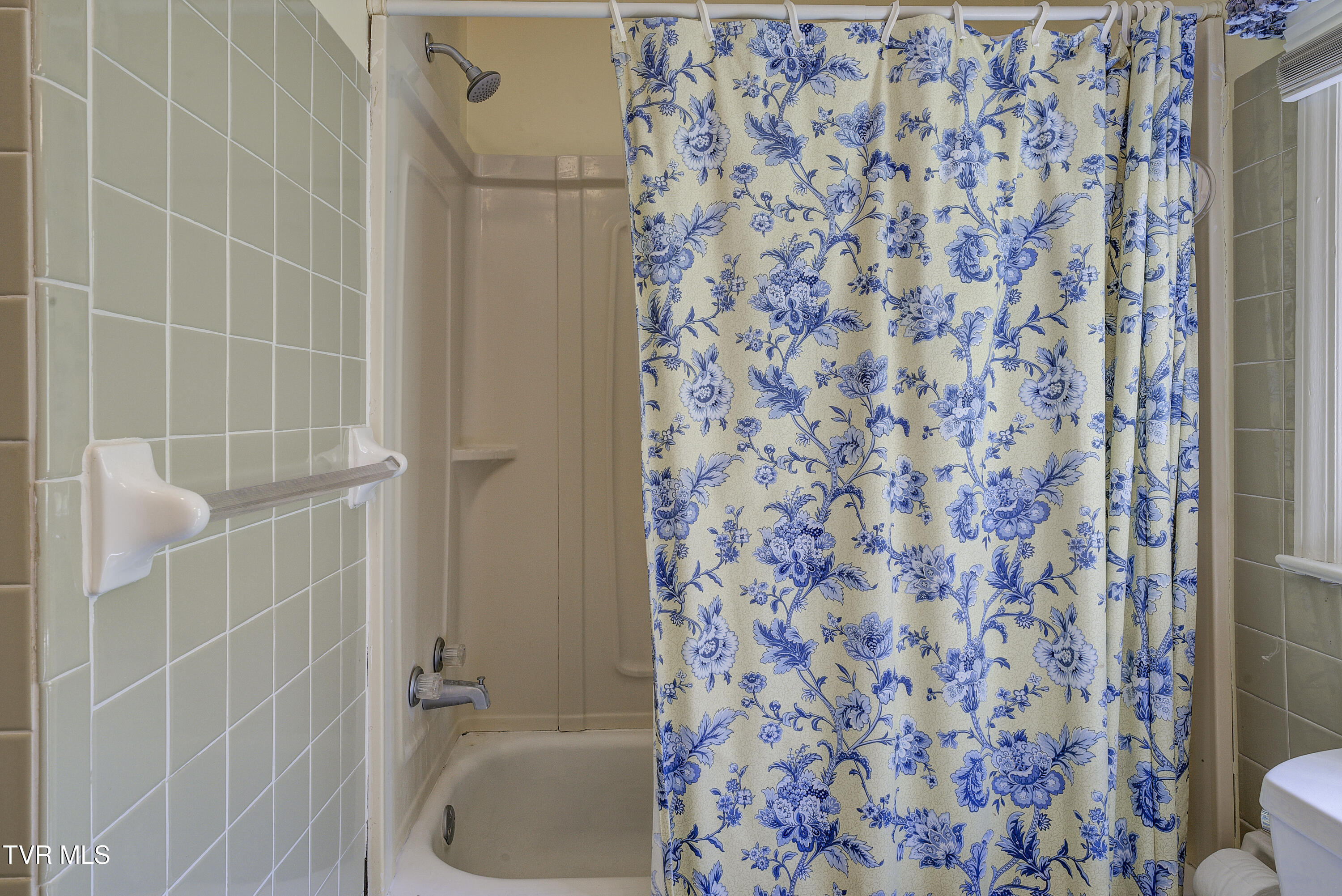 Vansant, Virginia 24656, United States, 5 Bedrooms Bedrooms, ,2 BathroomsBathrooms,Residential,Pending,119904