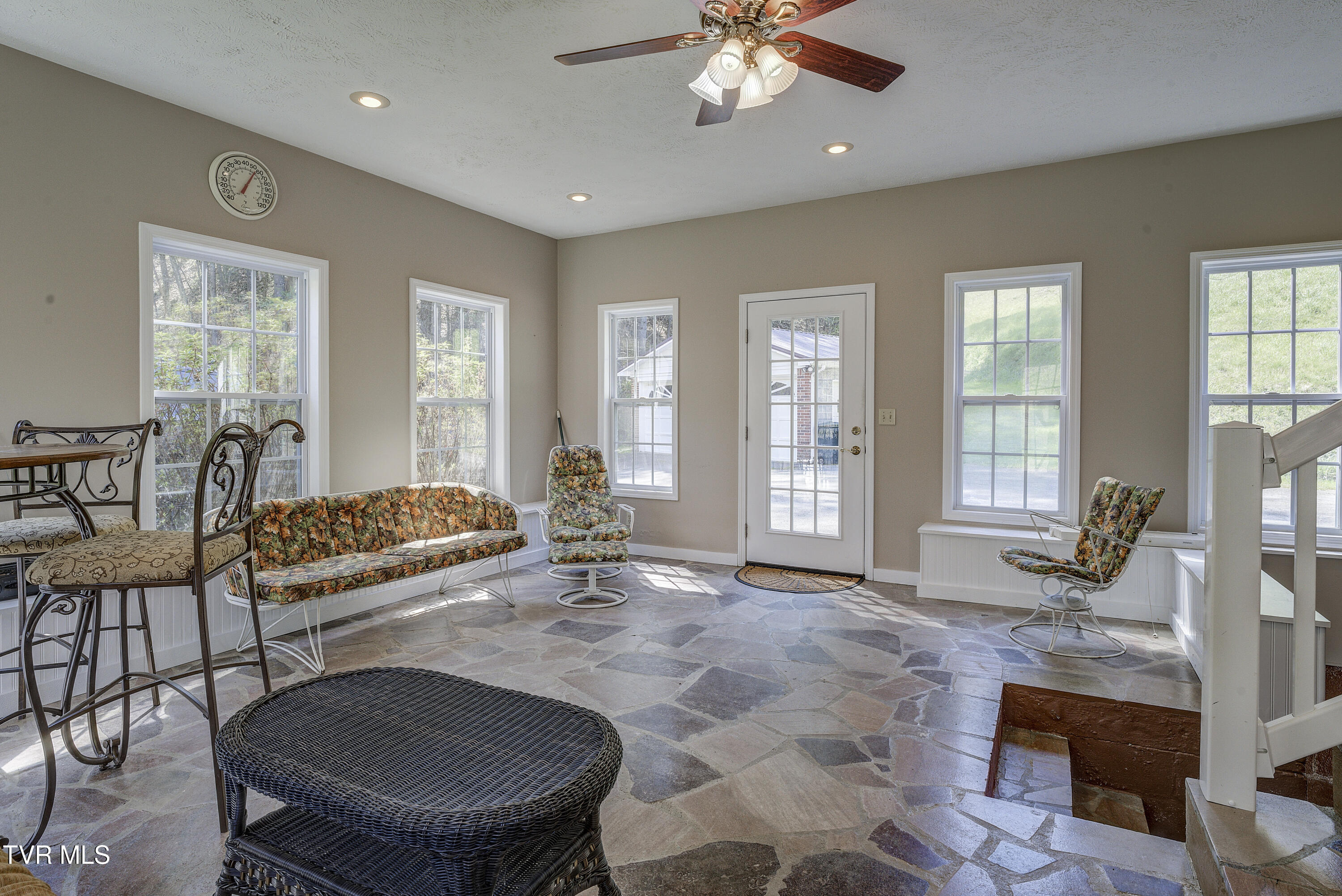 Vansant, Virginia 24656, United States, 5 Bedrooms Bedrooms, ,2 BathroomsBathrooms,Residential,Pending,119904