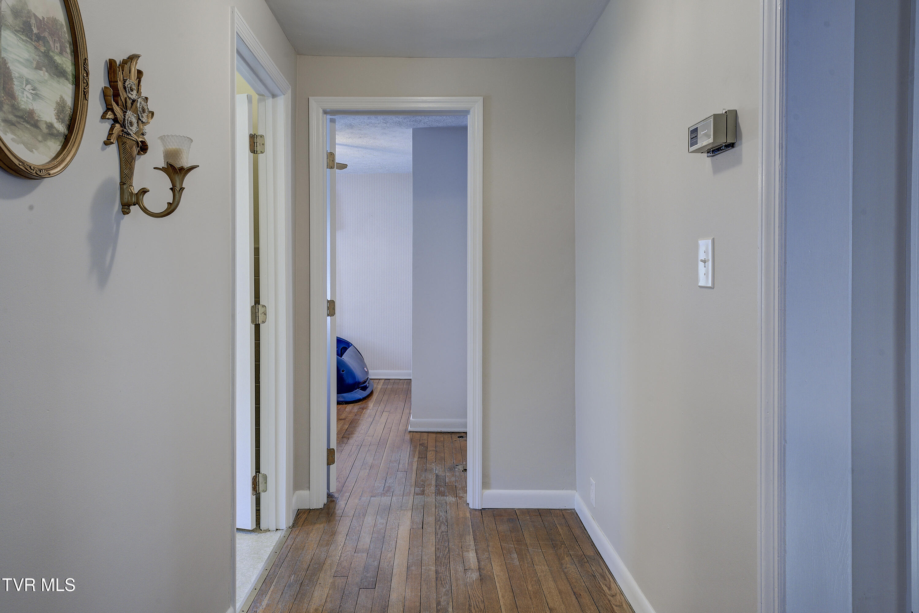 Vansant, Virginia 24656, United States, 5 Bedrooms Bedrooms, ,2 BathroomsBathrooms,Residential,Pending,119904