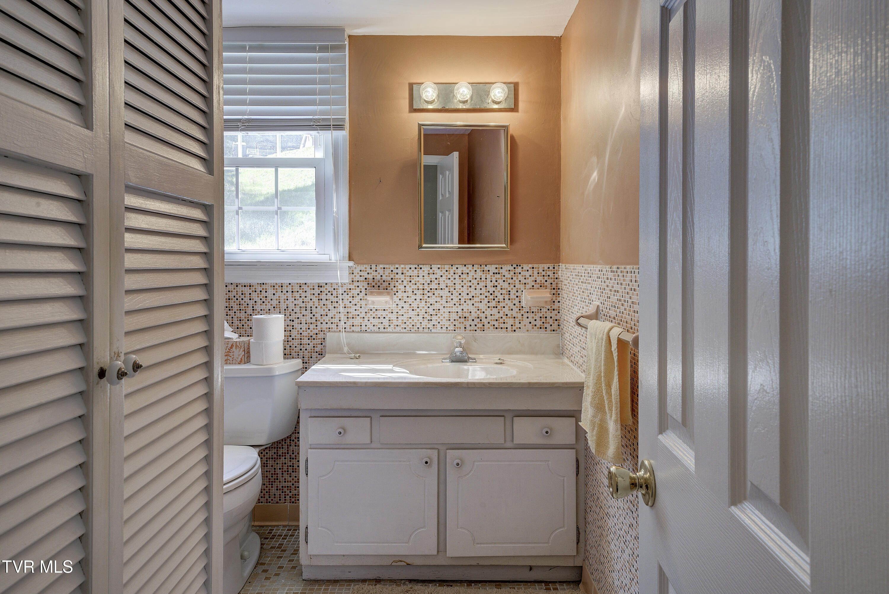 Vansant, Virginia 24656, United States, 5 Bedrooms Bedrooms, ,2 BathroomsBathrooms,Residential,Pending,119904