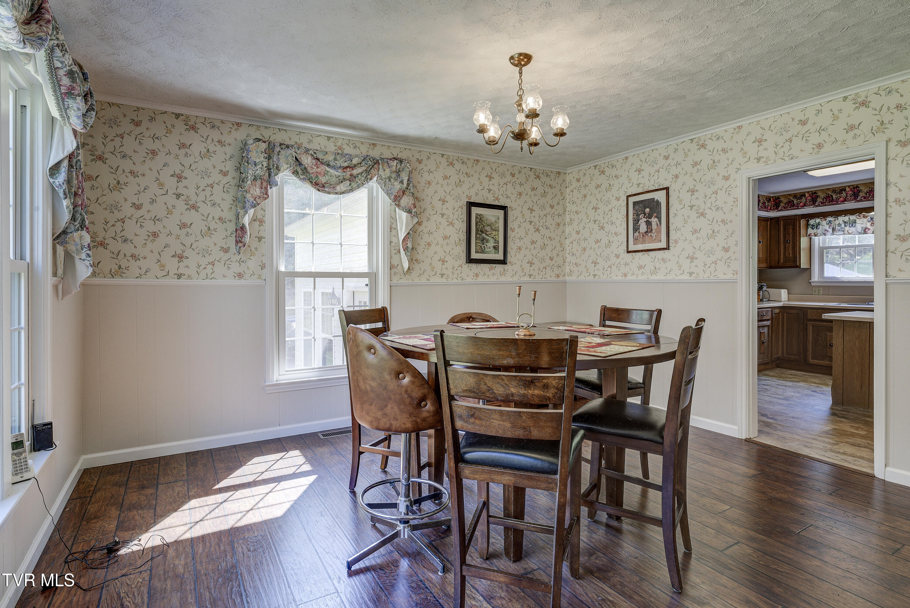 Vansant, Virginia 24656, United States, 5 Bedrooms Bedrooms, ,2 BathroomsBathrooms,Residential,Pending,119904