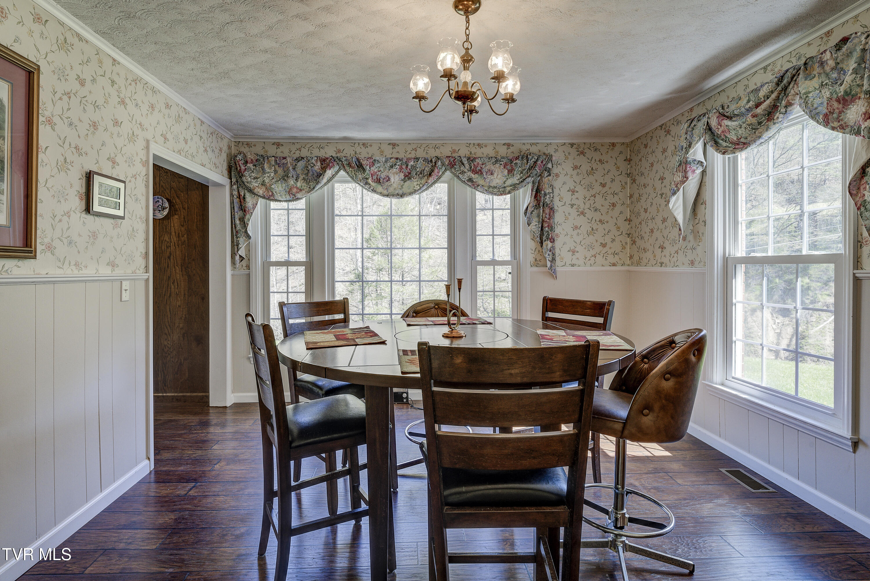 Vansant, Virginia 24656, United States, 5 Bedrooms Bedrooms, ,2 BathroomsBathrooms,Residential,Pending,119904