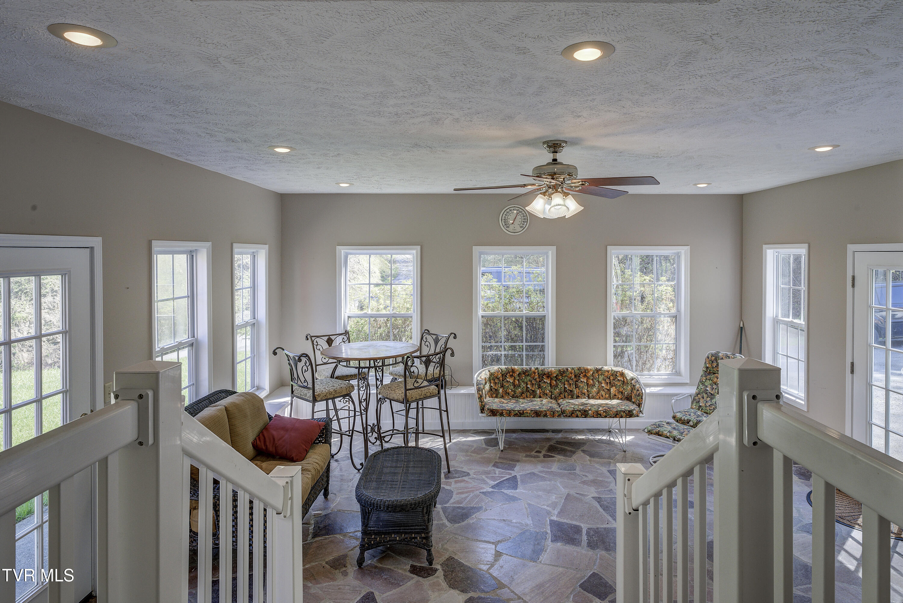 Vansant, Virginia 24656, United States, 5 Bedrooms Bedrooms, ,2 BathroomsBathrooms,Residential,Pending,119904