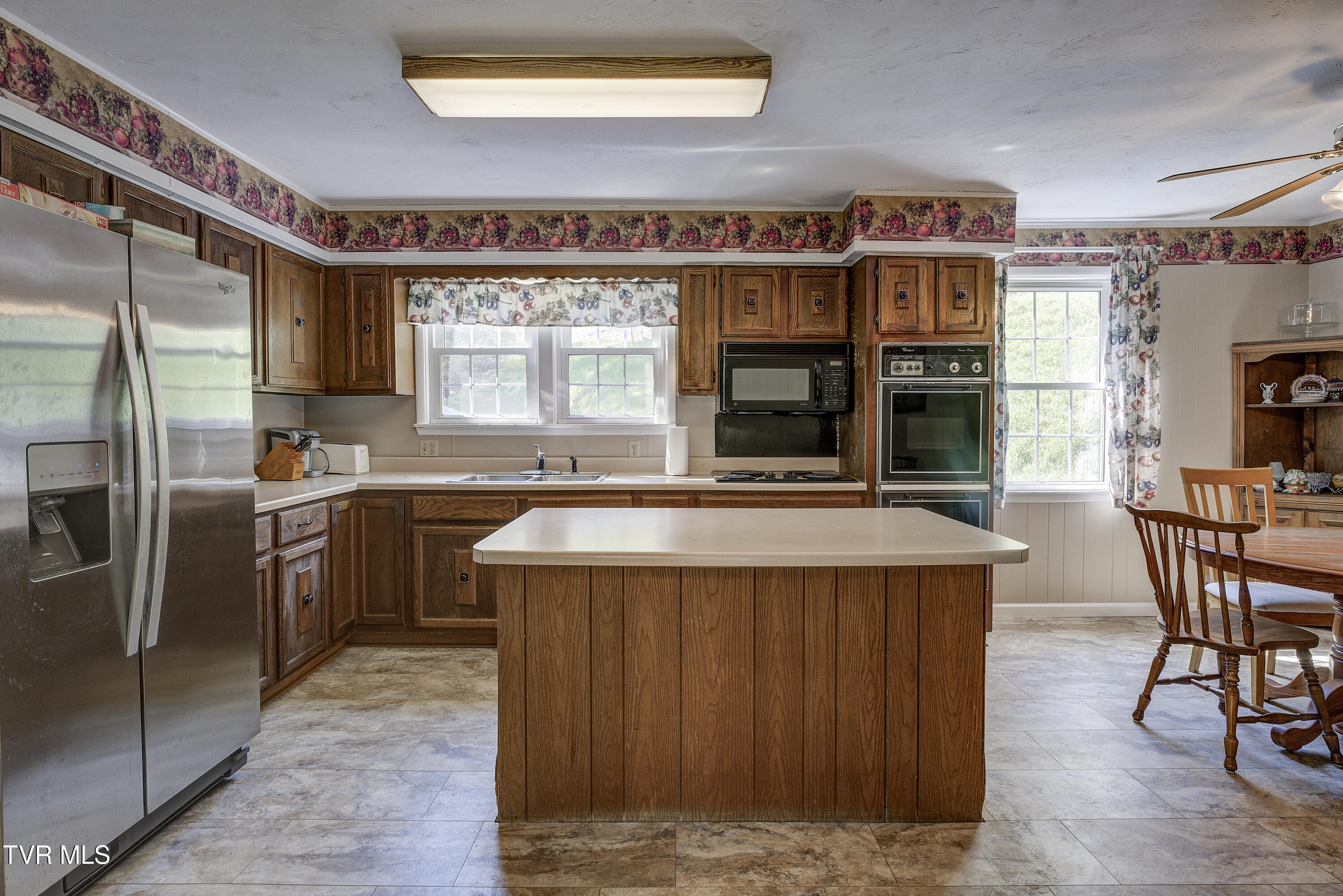 Vansant, Virginia 24656, United States, 5 Bedrooms Bedrooms, ,2 BathroomsBathrooms,Residential,Pending,119904